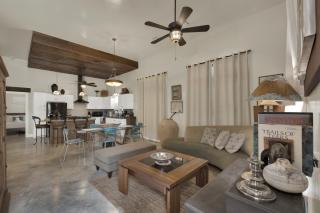 Chic Comfort Just Steps from Main Street! - Fredericksburg - 0
