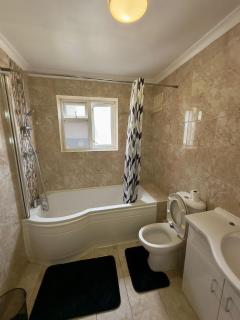 Spacious Double Room - Dagenham - 4