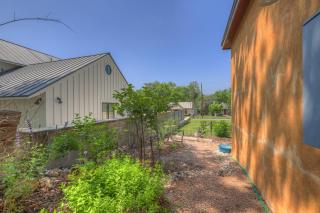 Tejas Suite Walking Distance to Main St! - 0