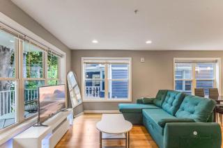Modern 3 Bed 3 Bath Condo in Uptown - 0