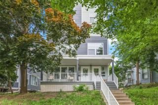 Modern 3 Bed 3 Bath Condo in Uptown - 9