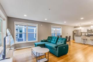 Modern 3 Bed 3 Bath Condo in Uptown - 5