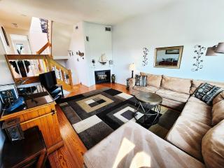 Spacious Oceanfront 3BR Condo with Private Beach in Ideal Hyannis Location - Barnstable - 6