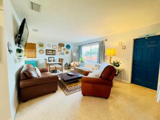 Relaxing 2BR Oasis in West Palm Beach, FL - Riviera Beach - 8