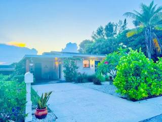 Relaxing 2BR Oasis in West Palm Beach, FL - Riviera Beach - 4