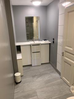 Rymlig ljus lägenhet i lugnt område nära centrum - 1