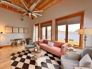 Roof Top On Main - McMinnville - 8