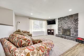 Cozy Apt with Private Deck, 2 Mi to Toyota Center! - Kennewick - 8
