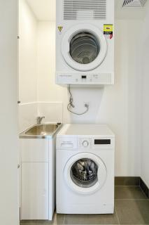Luxury 3Bd Apt Close to Train Station & Supermarkets - - 4