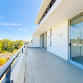 Luxury 3Bd Apt Close to Train Station & Supermarkets - 2