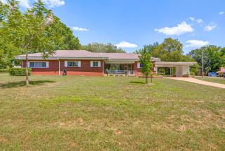 Mid-Century 1950s Retreat with Rec Room in Monett! - Monett - 8