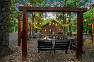 Sleeps 16, Hot Tub, Game Room, Pets, Firepit, Secluded, 2 acres - 5