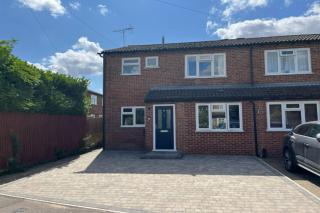 Holyport - Three Bedroom House - Parking - Maidenhead - 0