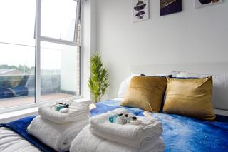 Oasis 2 Bed 2 bathroom Dartford Flat London Mins from Bluewater and Station with 500mb Wifi - 1