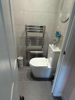 Henlow - Double Bedroom Private Bathroom - Room 2 - 2