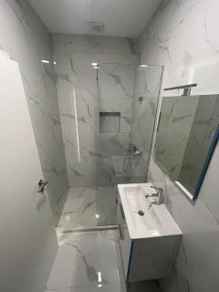 Modern Apartment Near City Center - Pristina - 2