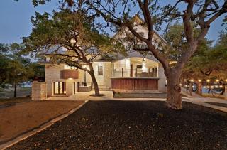 Luxury Lakefront Escape on Lake Travis - Marble Falls - 2