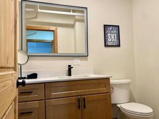 Luxury 2 Bedroom Townhome 102 - 5