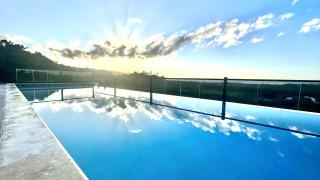 ALL-NEW Modern and Stylish Apartment with Rooftop Infinity Pool - 9