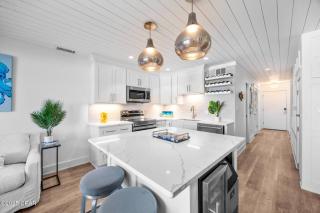 Mystic Mermaid, Step onto the Beach, Updated, Sleeps 8 - 4