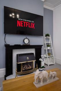Comfy 3-Bed, Sleeps 5 & Parking - Blackpool - 9