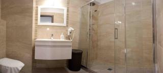 Swimming Pool & Waterfront flat - 5