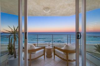 Golden Sands of Mermaid Beach - 6