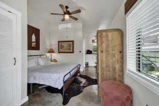 Chic Comfort Just Steps from Main Street! - Fredericksburg - 4