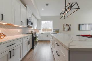 Spacious 3BR Duplex with Luxe Vibe and Prime Location - 4