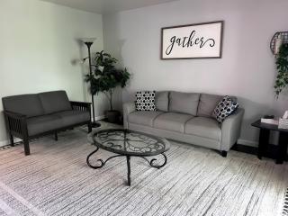 Luxury 6BR Retreat Firepit Foosball Backyard - Pocatello - 9
