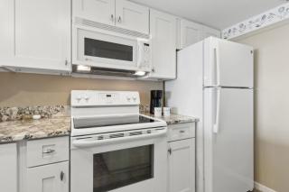 Amelia Surf and Racquet Club Condo - 5th Floor Ocean Front - Pools - Tennis Courts - Sleeps 4 - 3