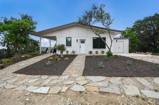 Lake Buchanan Retreat w/Hot-Tub - Burnet - 3