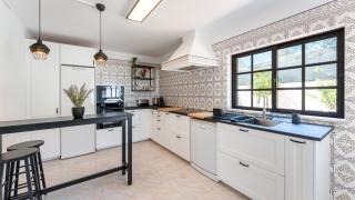 Stylish 3 BDR Retreat with Pool by LovelyStay - 9