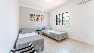 Stylish 3 BDR Retreat with Pool by LovelyStay - 7