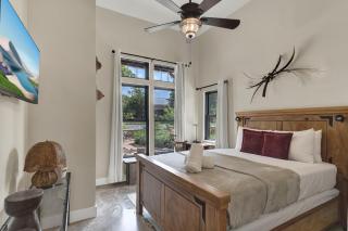 Chic Comfort Just Steps from Main Street! - Fredericksburg - 2