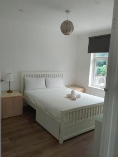 4 bedroom Home Family or Work Stay London - 6