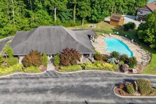 1 Mi to Douglas Lake Blissful Escape with Hot Tub! - Sevierville - 5