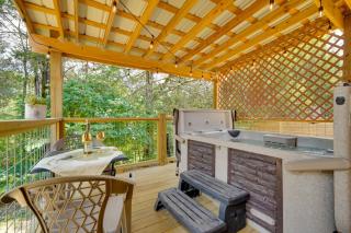 1 Mi to Douglas Lake Blissful Escape with Hot Tub! - Sevierville - 6