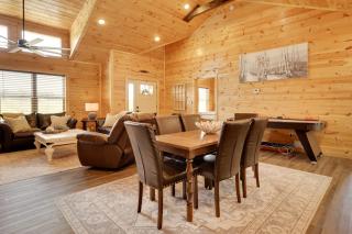 1 Mi to Douglas Lake Blissful Escape with Hot Tub! - Sevierville - 1