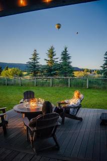 Huge Chalet Theater Hot Tub Gym - 2