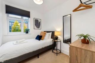 NEW Berkley House by Truestays - 3 Bedroom House in Stoke-on-Trent - Etruria - 4