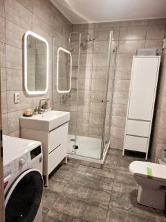 YamaLux Apartments - Modern & Cozy - 9