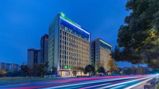 Holiday Inn Express Chengdu Shuangliu Airport by IHG Free shuttle bus from Shuangliu International Airport to hotel about 8 Minutes by car Welcome drink - Chengdu - 1