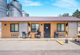 Hansen Inn & Cabins - Wall - 1