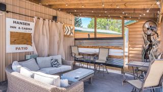 Hansen Inn & Cabins - Wall - 4