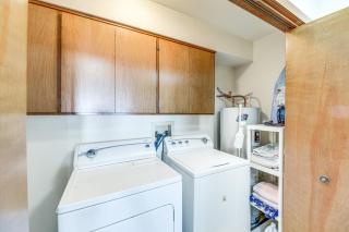 Walk to Beach Dog-Friendly Home in Lincoln City - 1