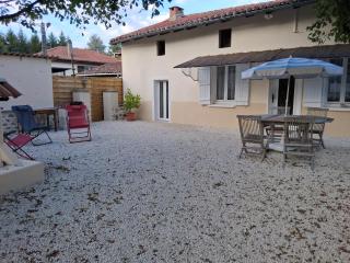 les noisetiers de verinas - Rochechouart - 0