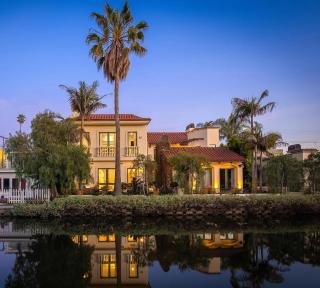 The Canal Escape - canal-front Italian villa - Los Angeles - 9