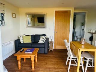 Secluded Log Cabin in beautiful private gardens - - 9