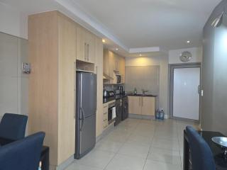 Glammys Suites at Hydro Park - 3